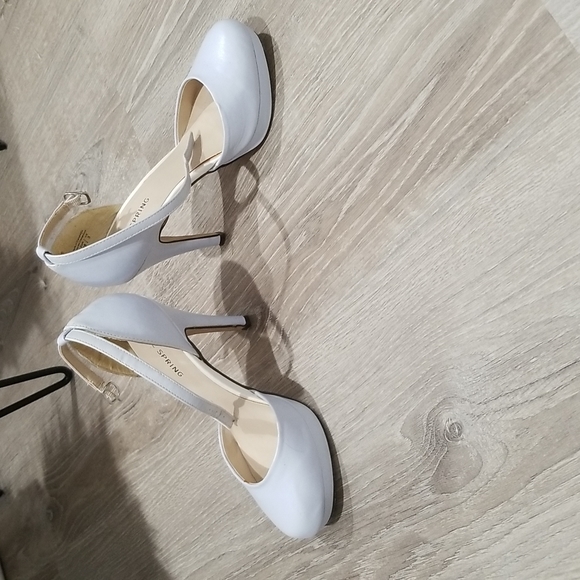 Shoes - Picture 2 of 6